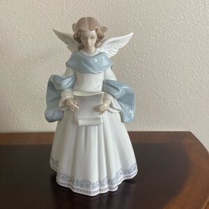 Lladro angel cantor